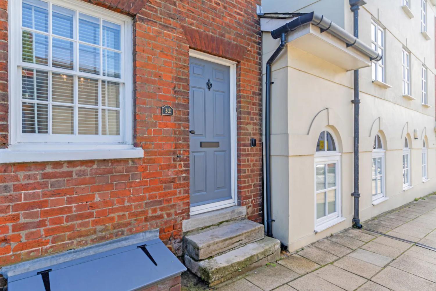 2 Bedrooms Stunning Westgate Cottage Retreat, Central Winchester, Free On-Street Parking Permit, With Garden Close To Cathedral - Sleeps 6, Pets Are Welcome, Summer Special Offer! - By Blue Puffin Stays 外观 照片