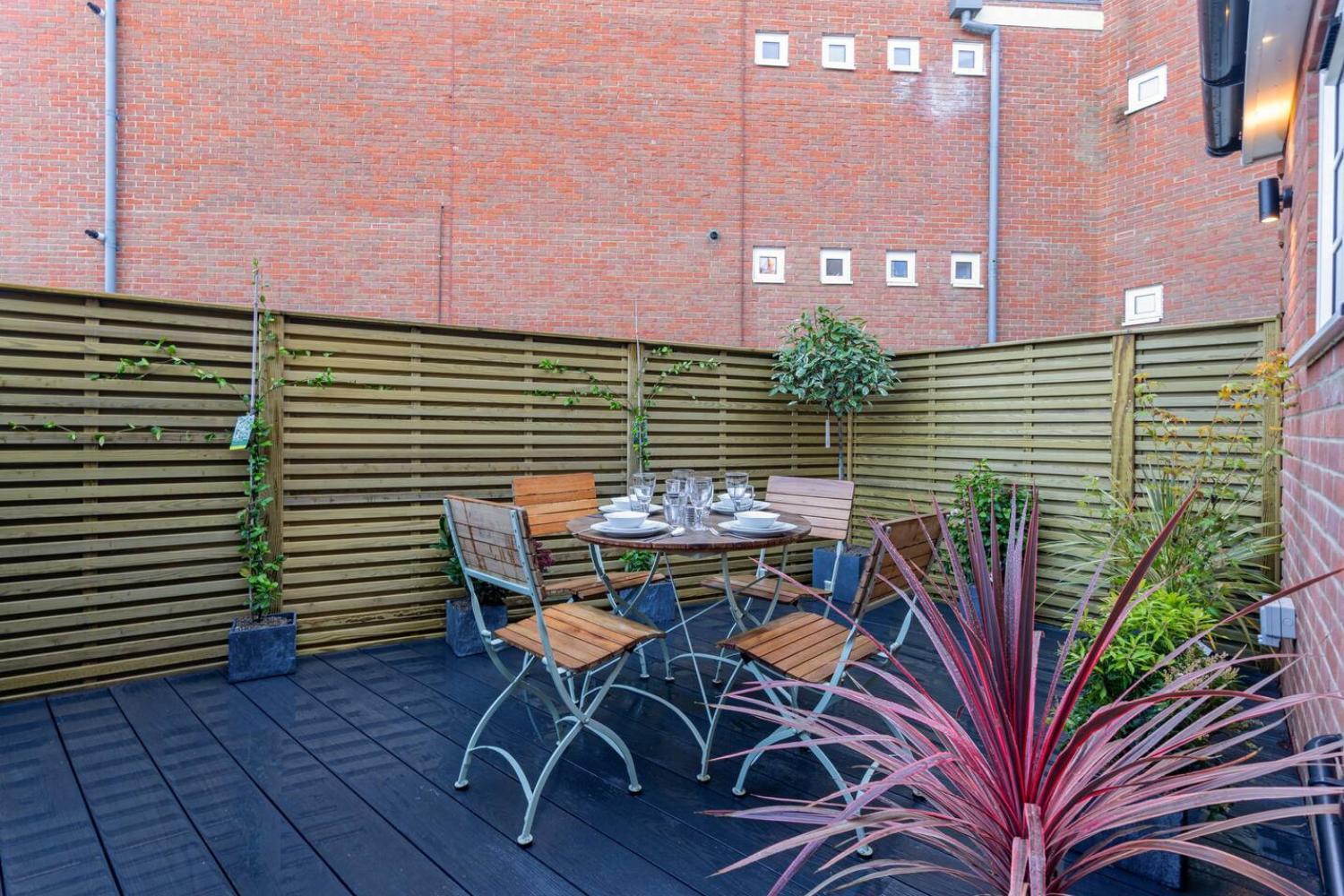 2 Bedrooms Stunning Westgate Cottage Retreat, Central Winchester, Free On-Street Parking Permit, With Garden Close To Cathedral - Sleeps 6, Pets Are Welcome, Summer Special Offer! - By Blue Puffin Stays 外观 照片