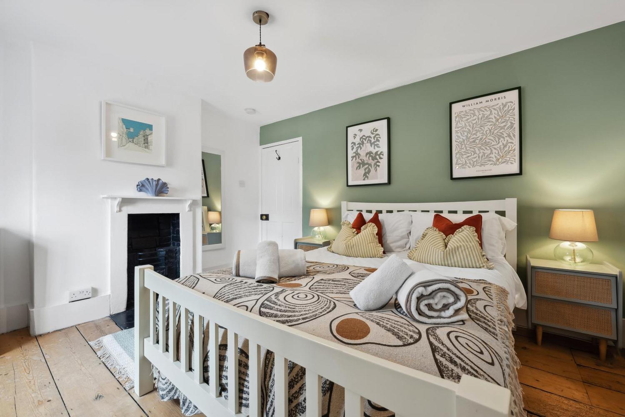 2 Bedrooms Stunning Westgate Cottage Retreat, Central Winchester, Free On-Street Parking Permit, With Garden Close To Cathedral - Sleeps 6, Pets Are Welcome, Summer Special Offer! - By Blue Puffin Stays 外观 照片