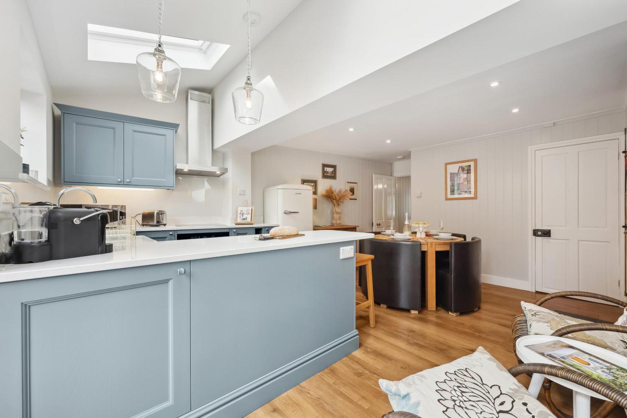 2 Bedrooms Stunning Westgate Cottage Retreat, Central Winchester, Free On-Street Parking Permit, With Garden Close To Cathedral - Sleeps 6, Pets Are Welcome, Summer Special Offer! - By Blue Puffin Stays 外观 照片