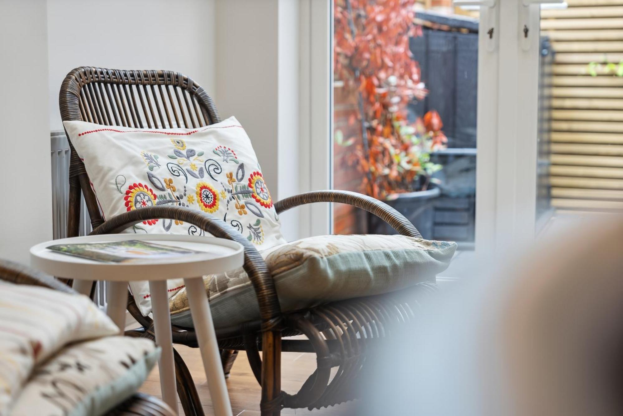 2 Bedrooms Stunning Westgate Cottage Retreat, Central Winchester, Free On-Street Parking Permit, With Garden Close To Cathedral - Sleeps 6, Pets Are Welcome, Summer Special Offer! - By Blue Puffin Stays 外观 照片
