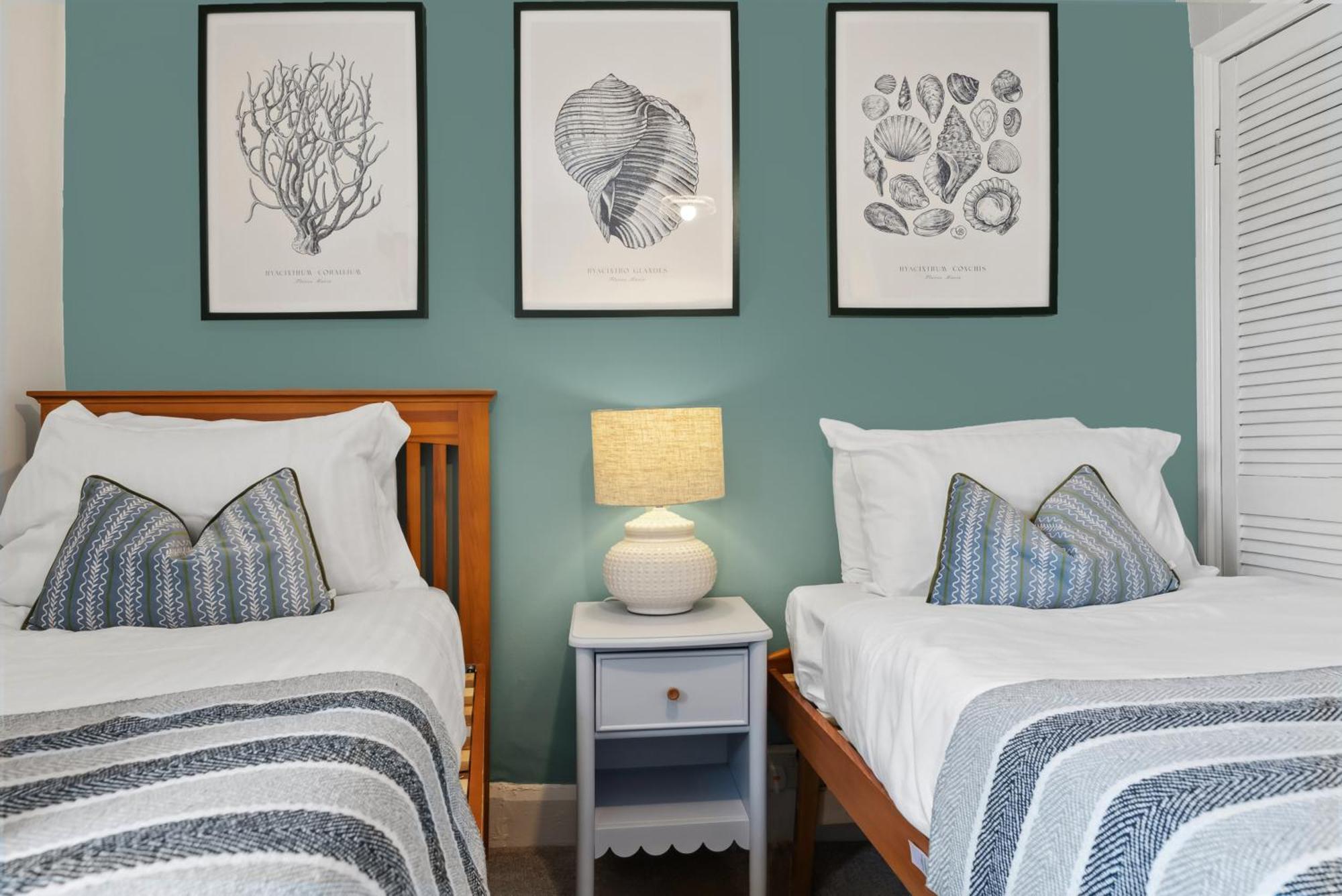 2 Bedrooms Stunning Westgate Cottage Retreat, Central Winchester, Free On-Street Parking Permit, With Garden Close To Cathedral - Sleeps 6, Pets Are Welcome, Summer Special Offer! - By Blue Puffin Stays 外观 照片